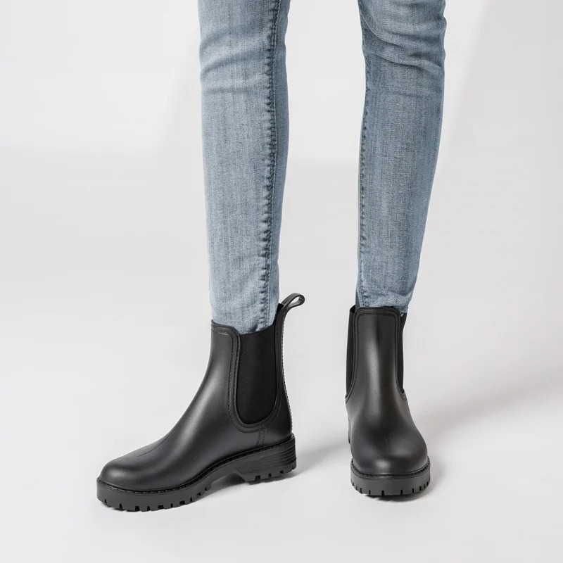 Women’s Chelsea Boots with Elastic Side Panels and Pull Tabs