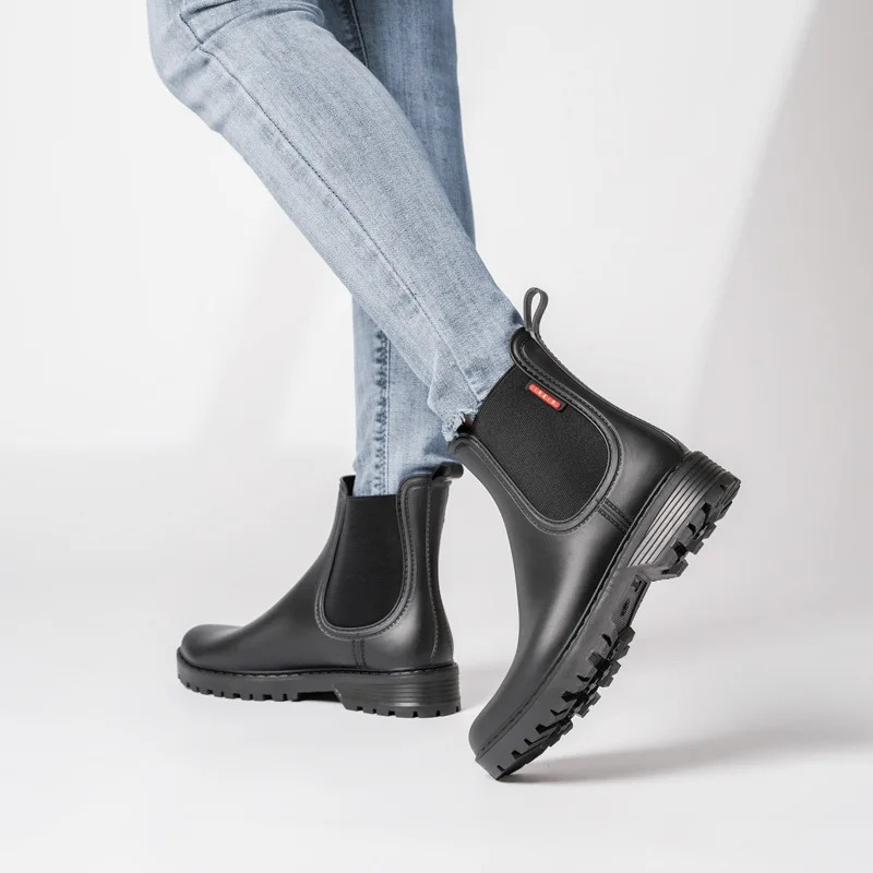 Women’s Chelsea Boots with Elastic Side Panels and Pull Tabs