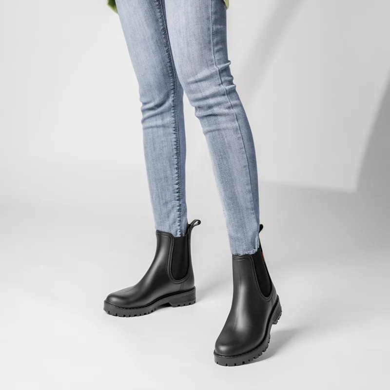 Women’s Chelsea Boots with Elastic Side Panels and Pull Tabs