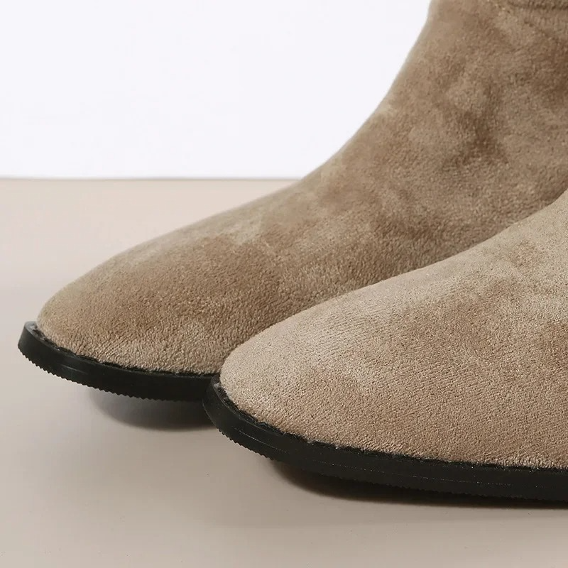 Women’s Knee-High Boots with Slouch and Flat Sole