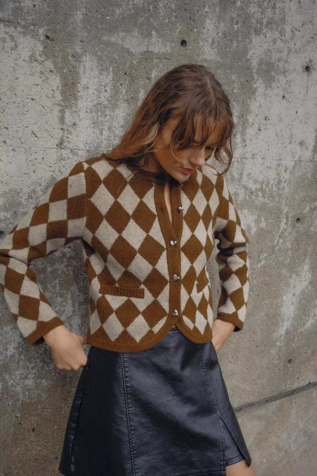 Women's Diamond-Pattern Cardigan with Shaped Button Closure and Front Pockets