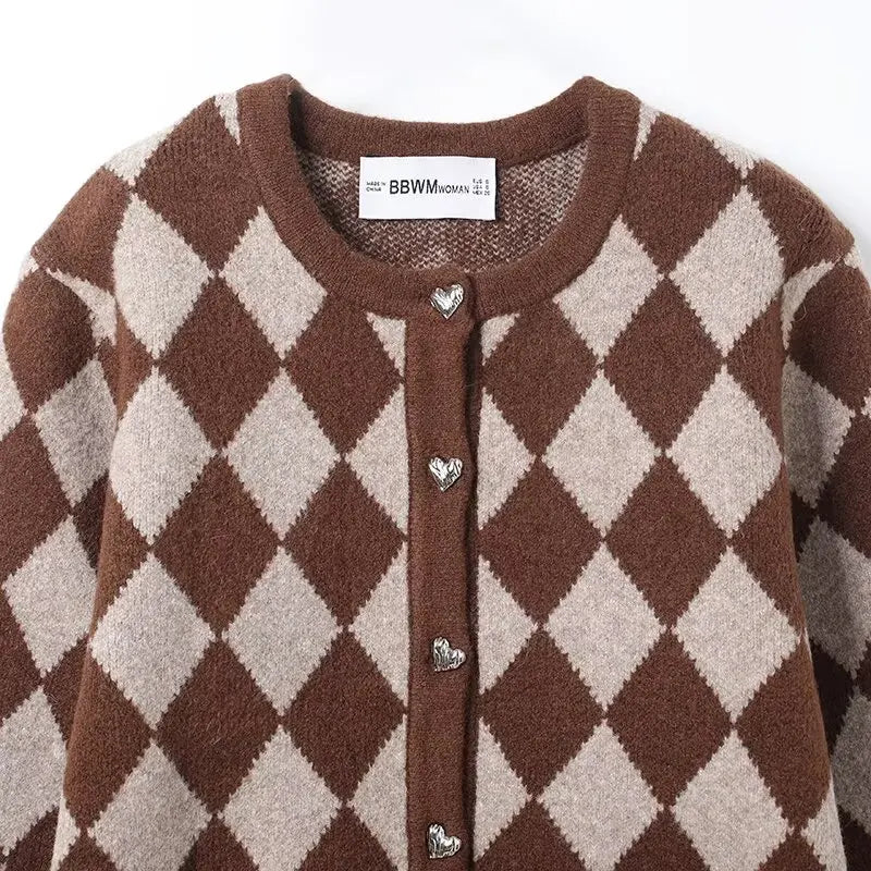 Women's Diamond-Pattern Cardigan with Shaped Button Closure and Front Pockets