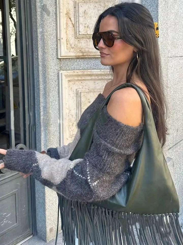 Women’s Off-Shoulder Jumper with Argyle Pattern and Long Sleeves