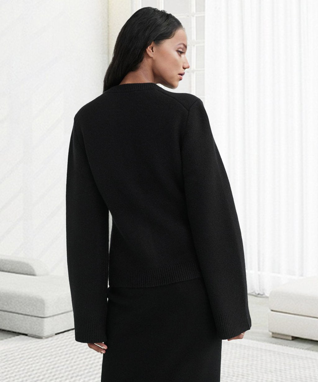 Women's Round-Neck Cardigan with Button Placket and Front Pockets