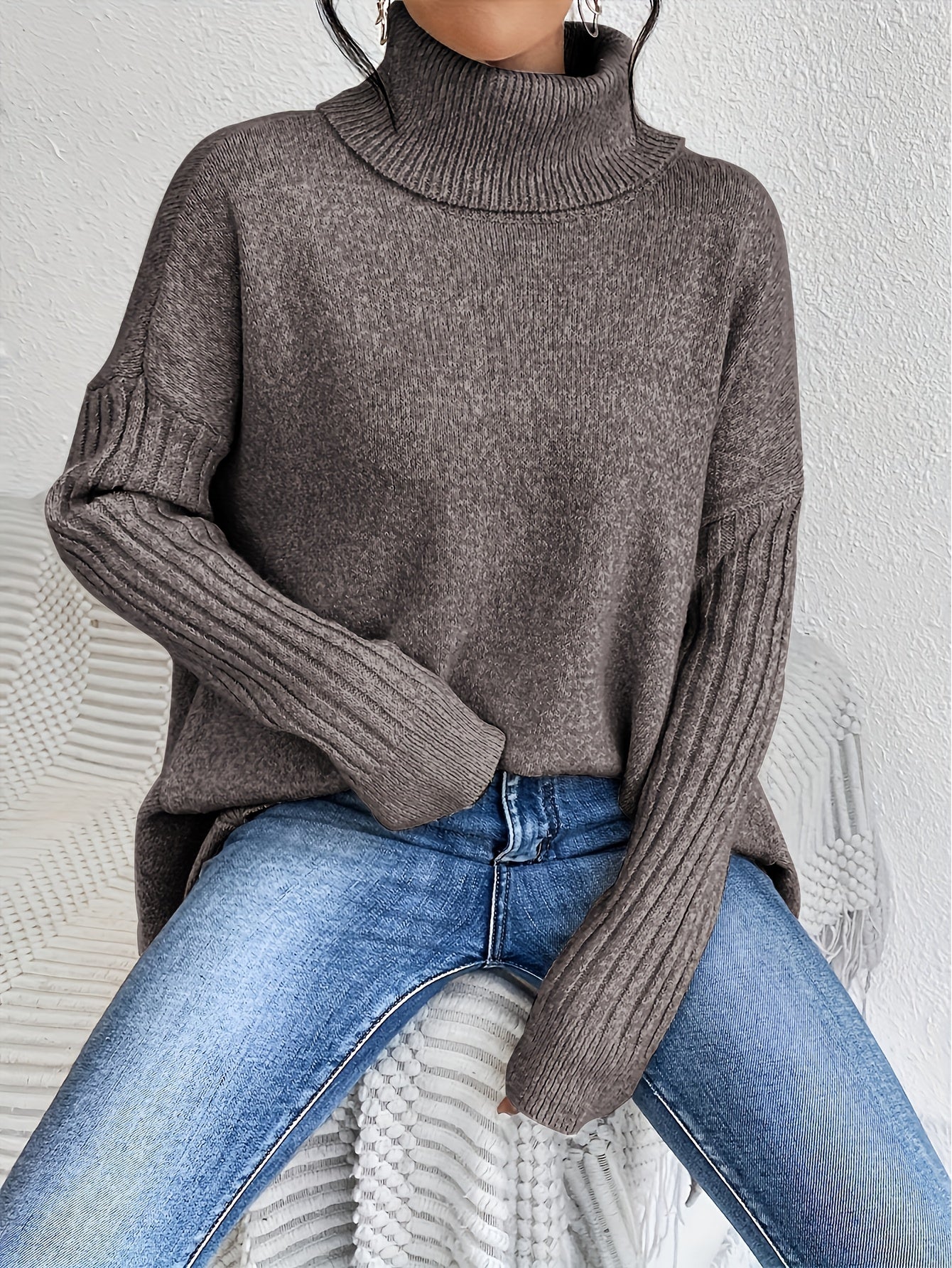 Women’s Turtleneck Jumper with Ribbed Sleeves and Asymmetric Hem
